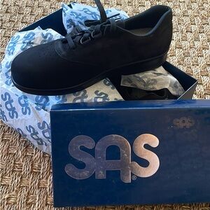 SAS Women's sneakers BNIB